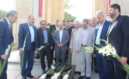 ادای احترام به شامخ شهدا و دیدار با خانواده شهدا