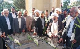 غبارروبی گلزار شهدا و برپایی میز خدمت در همدان
