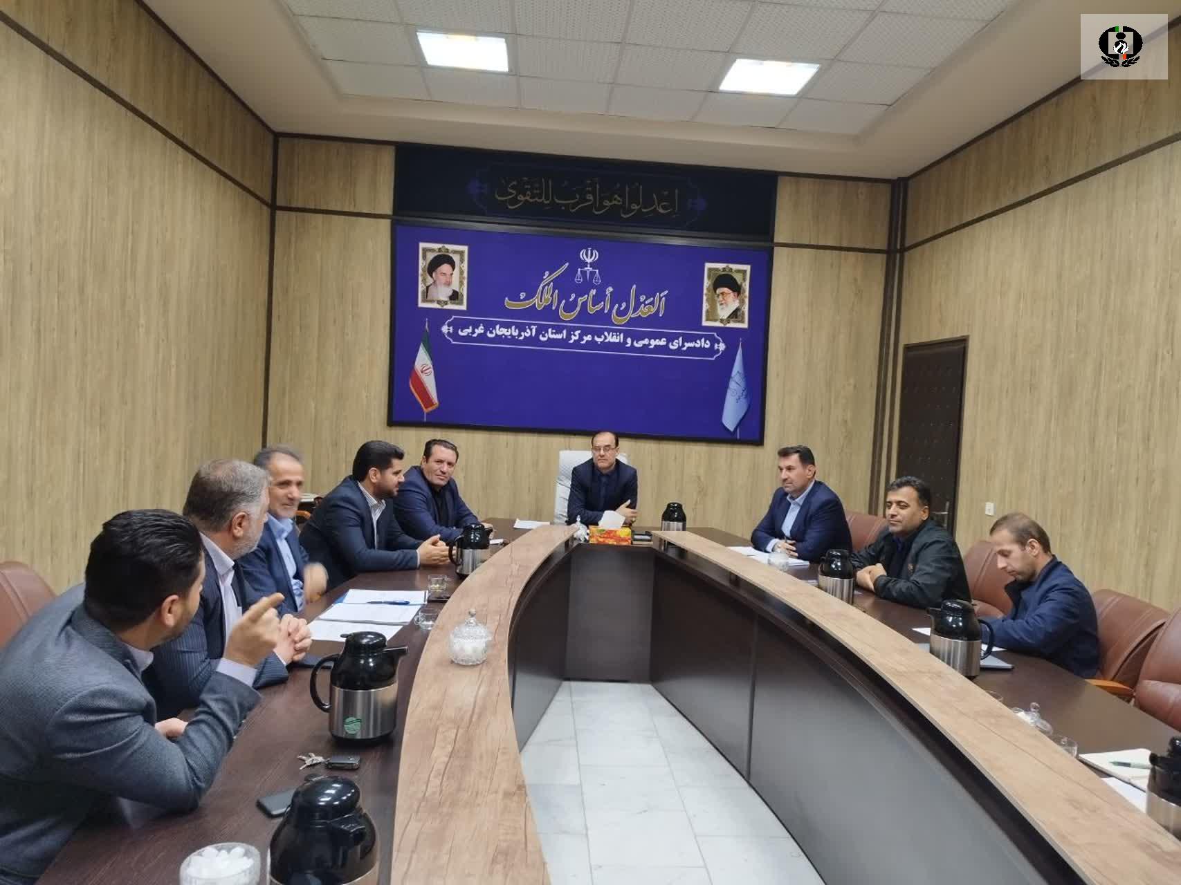برخورد قاطع با خرده فروشان باید با جدیت دنبال می شود