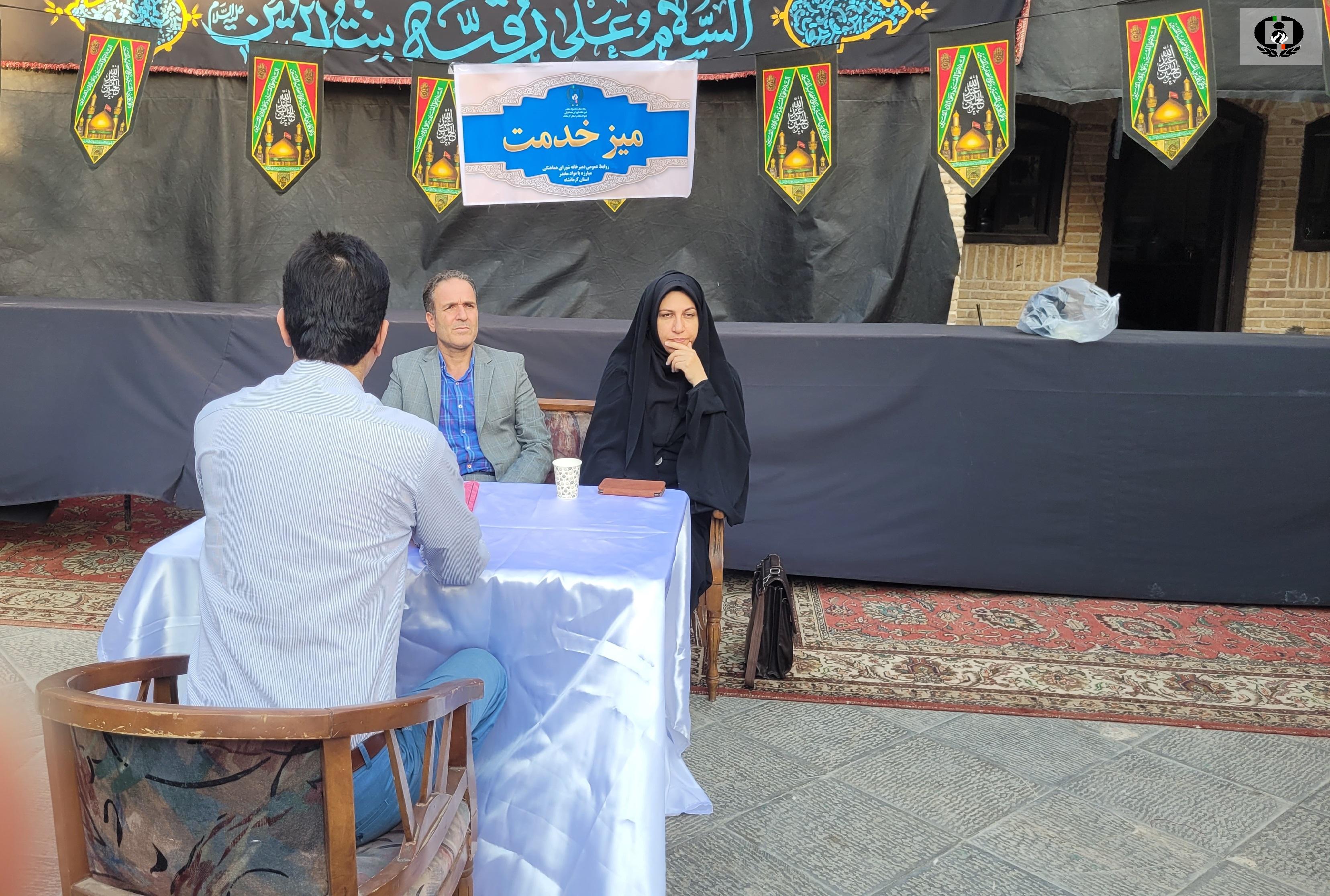 برپایی میز خدمت به مناسبت گرامیداشت هفته دولت