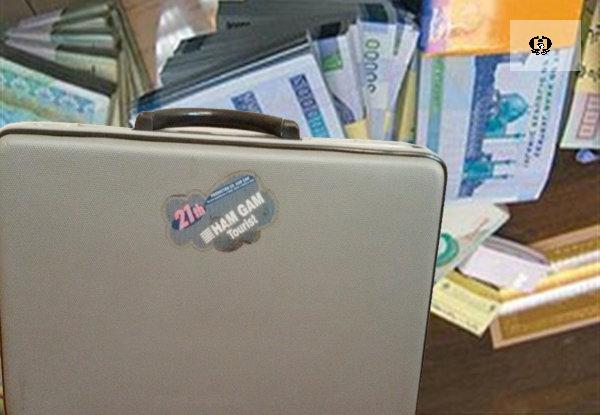 ماموران پلیس مبارزه با مواد مخدر در بوشهر کیف حاوی ۳ میلیارد طلاجات را به صاحب آن رساند