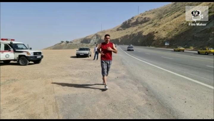 دونده کردستانی به مناسبت هفته مبارزه با مواد مخدر مسیر دهگلان تا سنندج را دوید