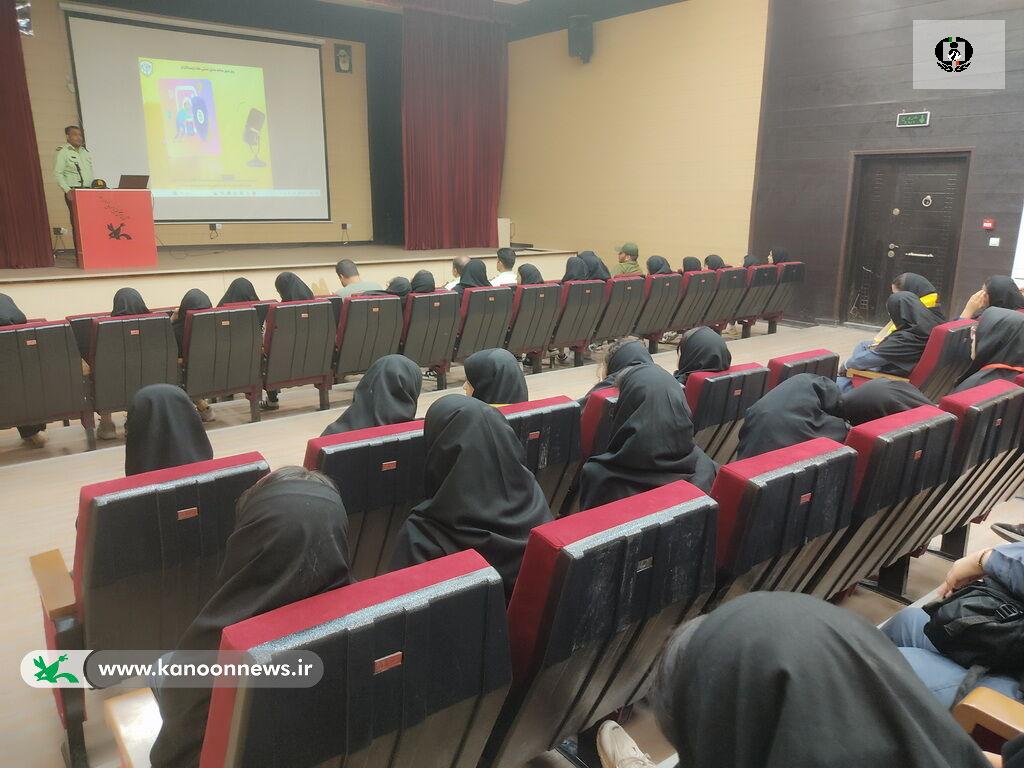 برگزاری کارگاه آموزشی آسیب&zwnj;های اجتماعی وفضای مجازی درمرکز گناوه