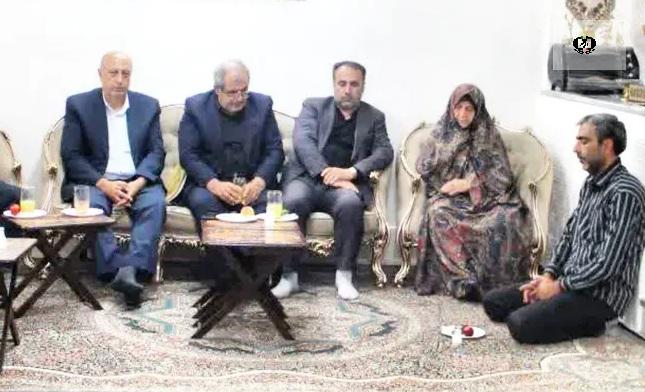 دیدار مسئولان شهرستان البرز با خانواده شهید حسینعلی محمدی &nbsp;